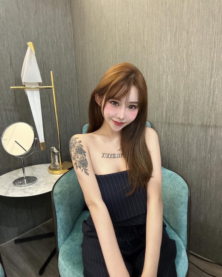 Bebe 蔡韶瑄 @love_520.bebe 黑男邱比特捐比基尼，平面模特兒演員 bebe520，批踢踢表特板瘋傳的輔大在學校花 ．純真子看妹台