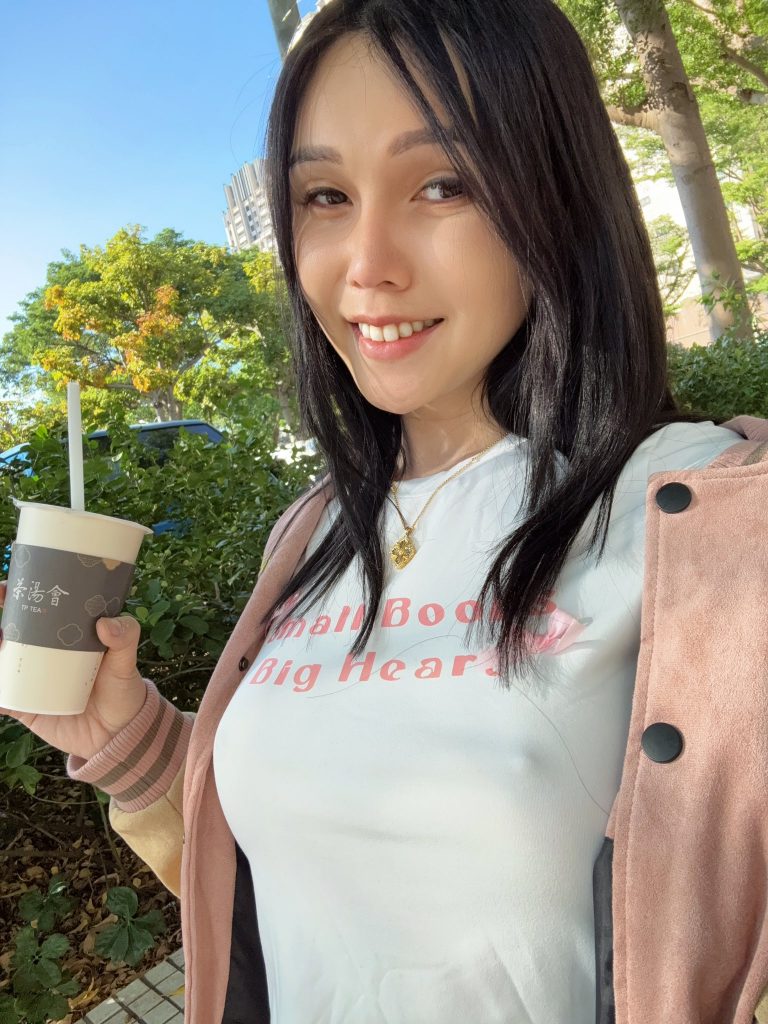 巴逆逆 FansOne 全裸寫真總整理，投資女神 Ada822 @Barney_8zz 的 A 片線上看，台灣股票分析 YouTuber 口交